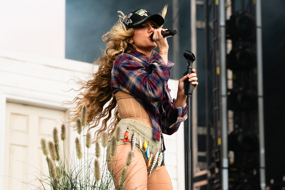Slayyyter performs at Lollapalooza. Images by James Hoeck.